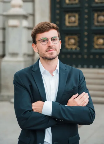 Our Financial Experts The Team  Member Solution. - AC米兰体育APP